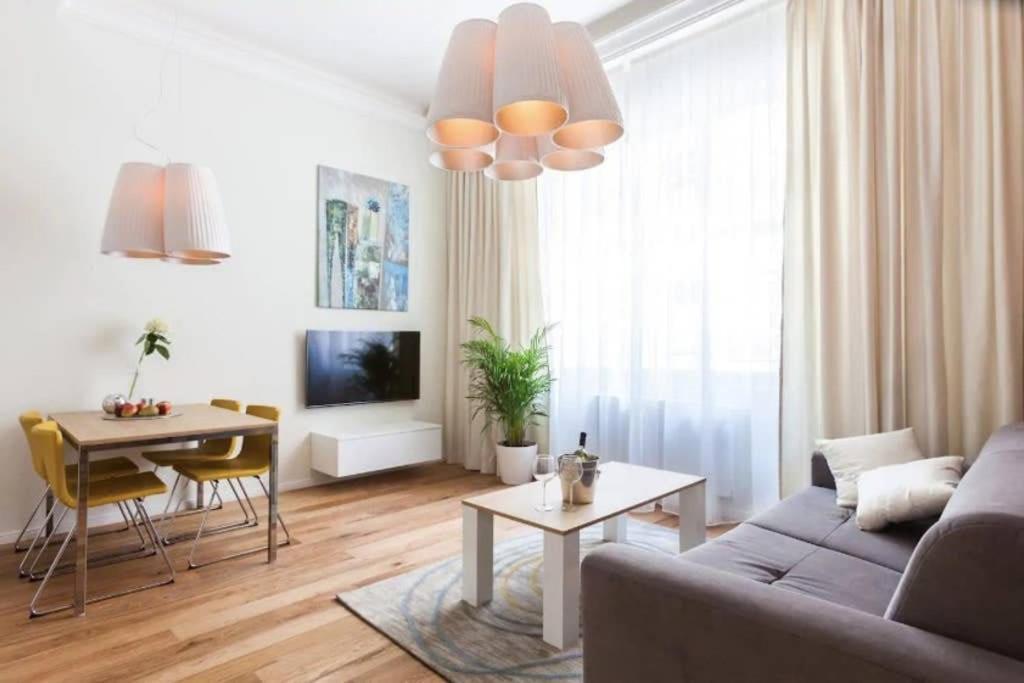 Unique Old Town Apartments At Palace Dlouha 프라하 외부 사진